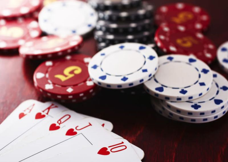 Các vòng cược Poker: The Flop, The Turn, The River có gì khác nhau